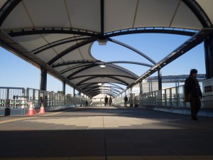 JR戸塚駅の新陸橋（切り抜き前）